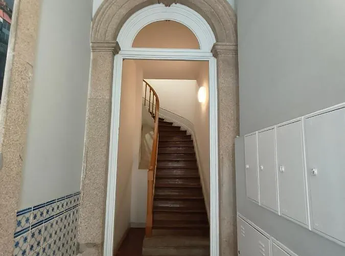 House, View Of Bolhao Market * بورتو