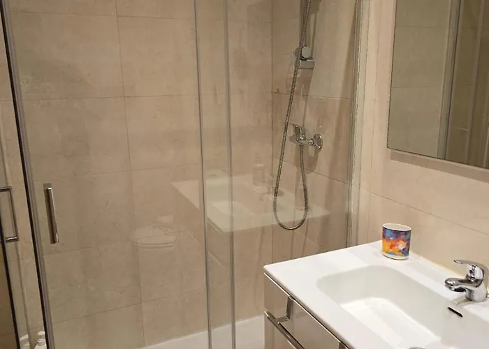 House, View Of Bolhao Market * بورتو