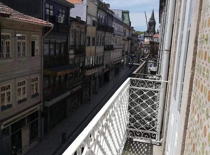 Daire House, View Of Bolhao Market *