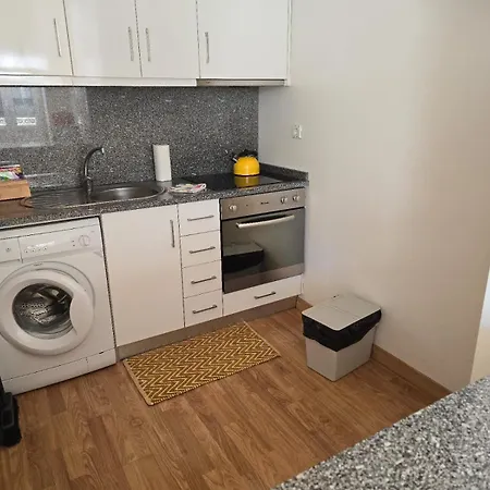 Apartament House, View Of Bolhao Market *