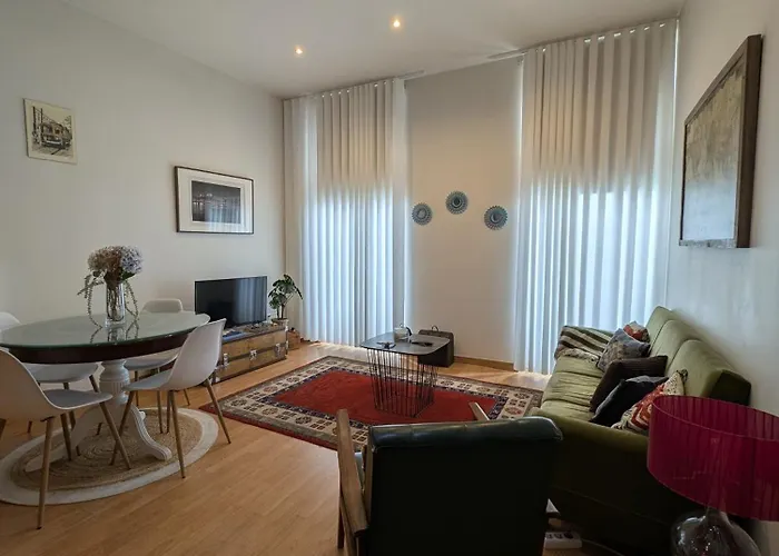 Appartement House, View Of Bolhao Market